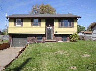 105 Longstreet Ct, Bethalto, IL 62010