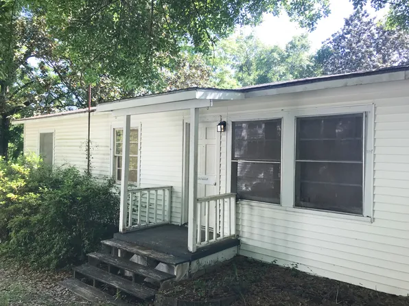 321 1st St, Chickasaw, AL 36611