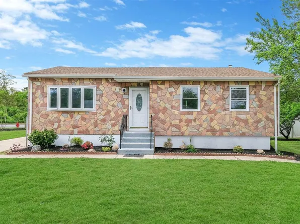 175 Baiting Place Road, Farmingdale, NY 11735