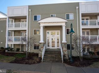 4119 S Four Mile Run Dr UNIT 402, Arlington, VA 22204
