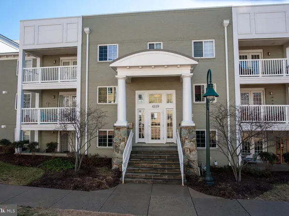 4119 S Four Mile Run Dr Unit 402, Arlington, VA 22204