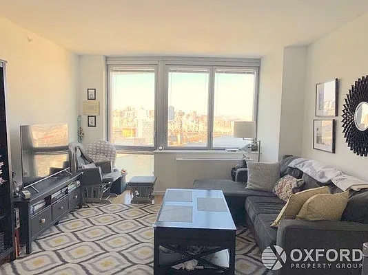 Rented by Oxford Property Group | media 11