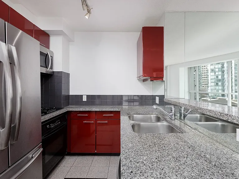 1328 W Pender St #1201 — Photo 5