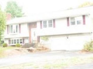 25 Ellen Ln, Manchester, CT 06042