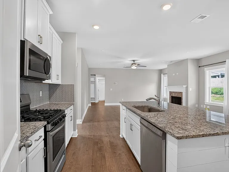 4787 Wellesley Dr — Photo 11