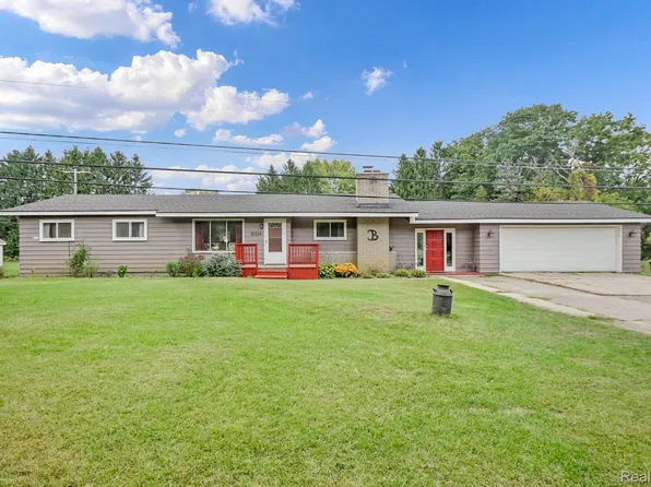 5014 Oak Hill Rd, Clarkston, MI 48348