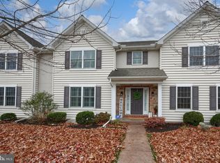 120 Baneberry Ln, Lititz, PA 17543