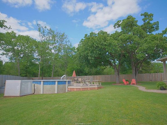 3rd image of 4201 Winchester Dr