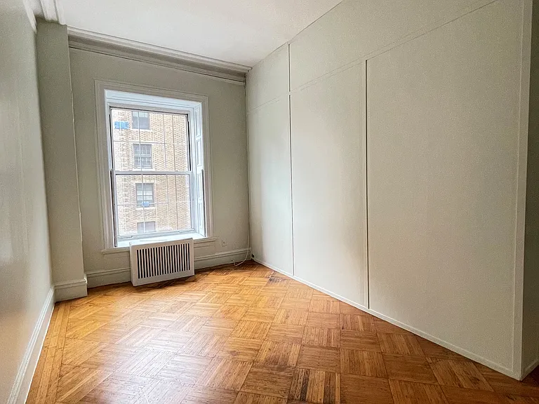 145 E 36th St #4 — Photo 1