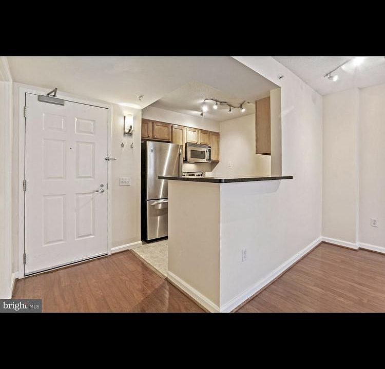 1st image of 880 N Pollard St APT 426