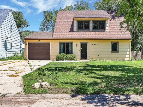 2120 Halls Lndg, Manhattan, KS 66502