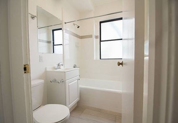 5th image of 530 Stockton St APT 403