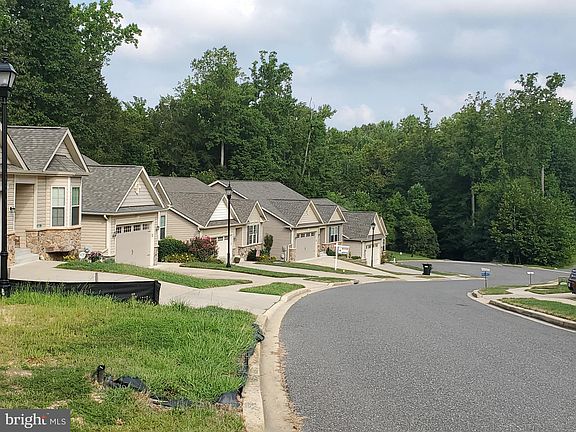5th image of 637 Hawk Hill Dr