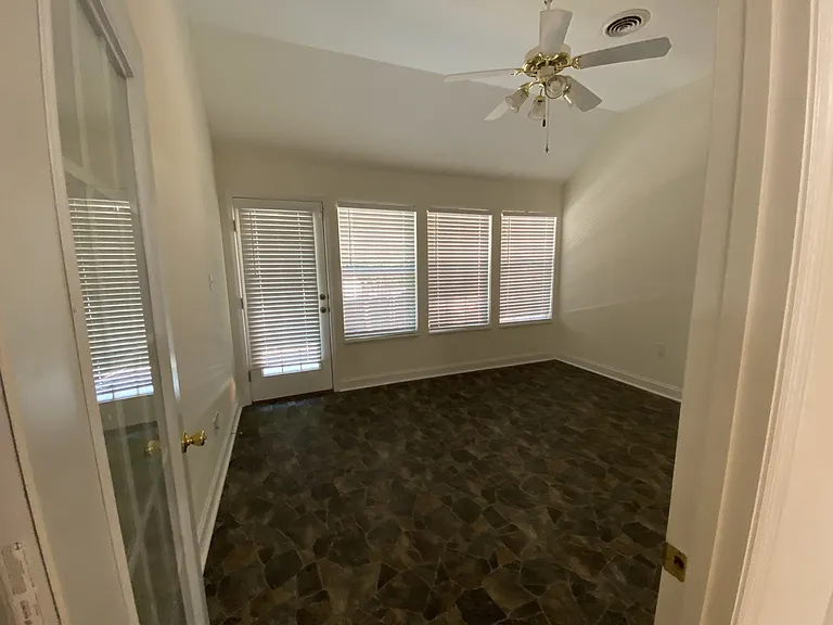 Sun Room (can be used as sun room, office, or 4th bedroom)