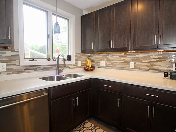 3rd image of 223 S Huxley Dr