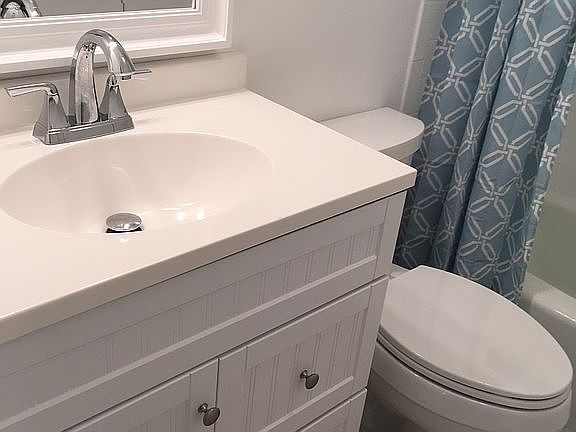 All Newly tiled bath/vanity