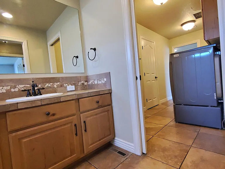 1828 E Serchio Ct — Photo 30