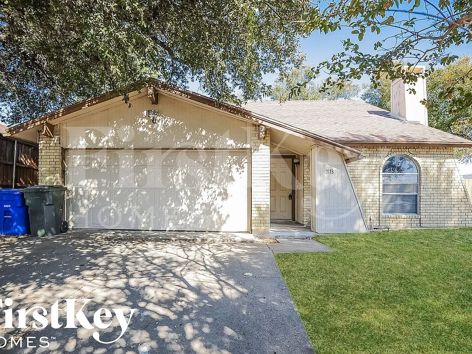 2113 Deerfield Dr
