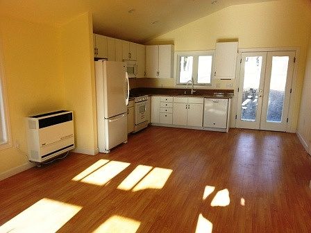 3rd image of 400A Nob Hill Dr