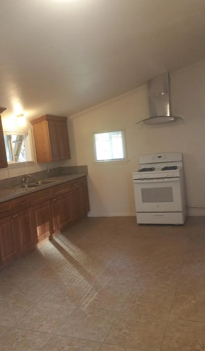 6901 Palm Avenue — Photo 3
