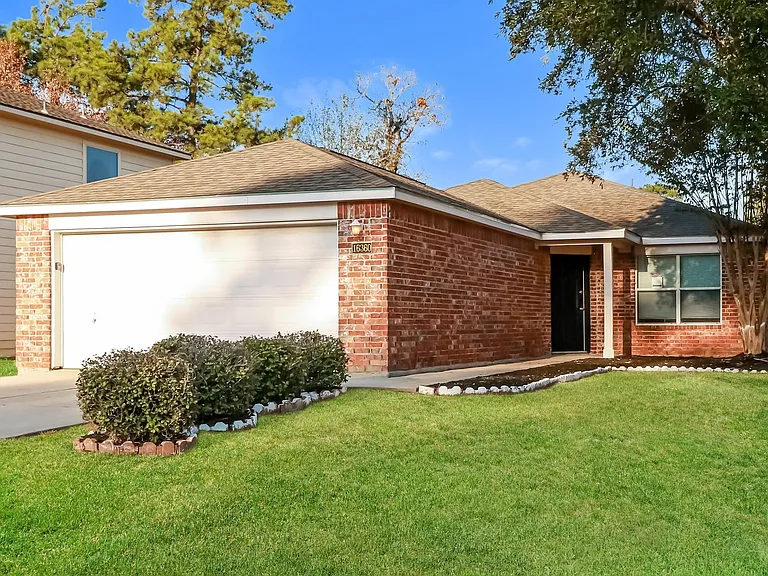16360 Hidden River Ct — Photo 3