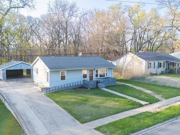 108 Algonquin Rd, Marquette Heights, IL 61554