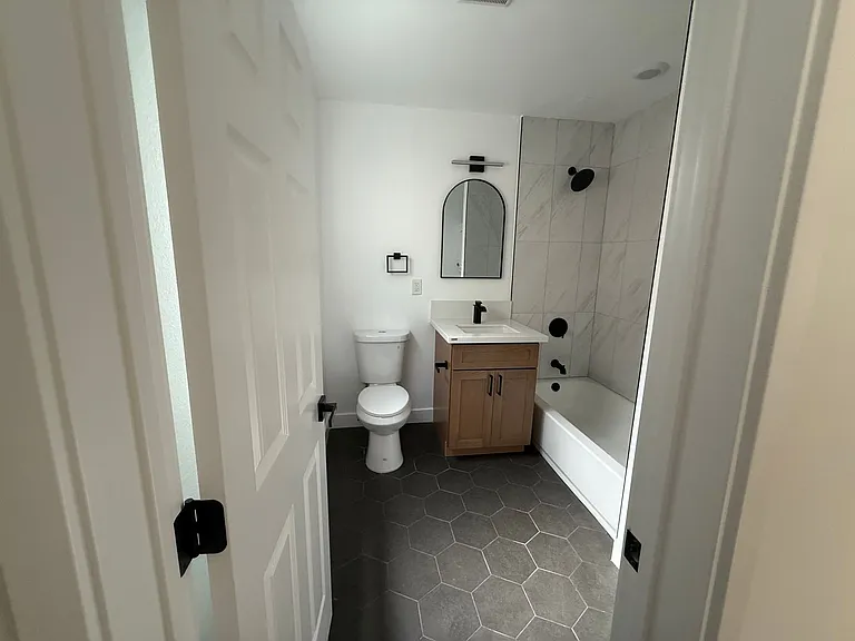 1623 S Walnut St — Photo 4