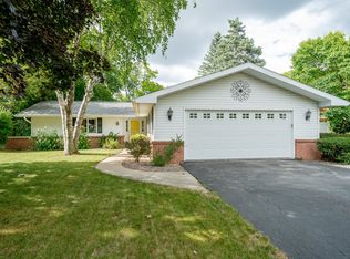 2824 Crestview Dr, Appleton, WI 54915