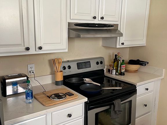 5th image of 932 Oakhill St #A