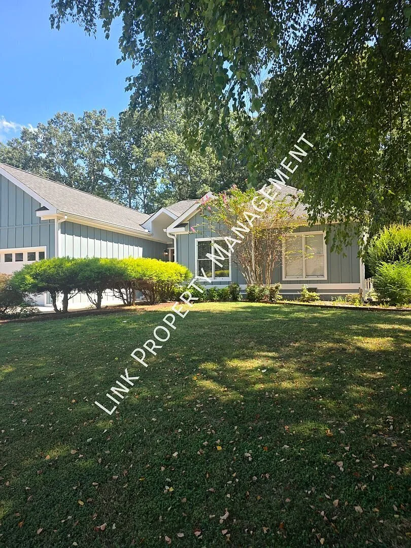 3 bed, 2050 sqft — Photo 1