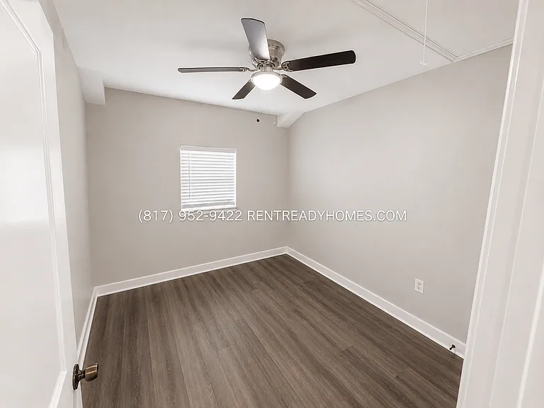 903 Progreso Dr — Photo 7