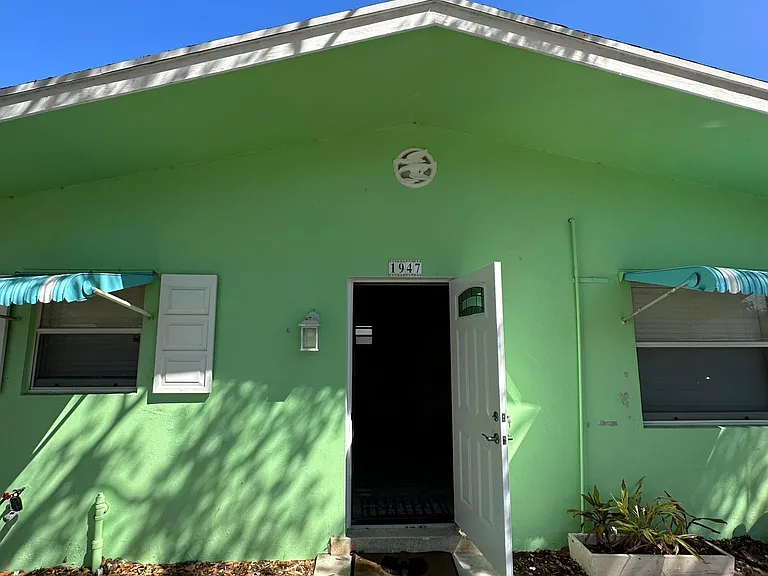 1947 Holman Dr #B — Photo 3
