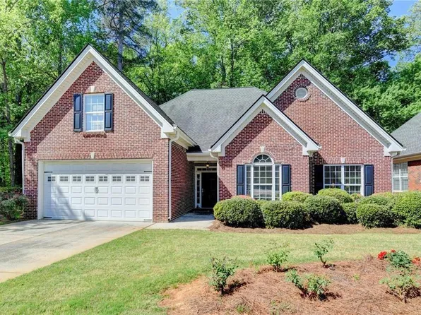 678 Retreat Dr, Dacula, GA 30019