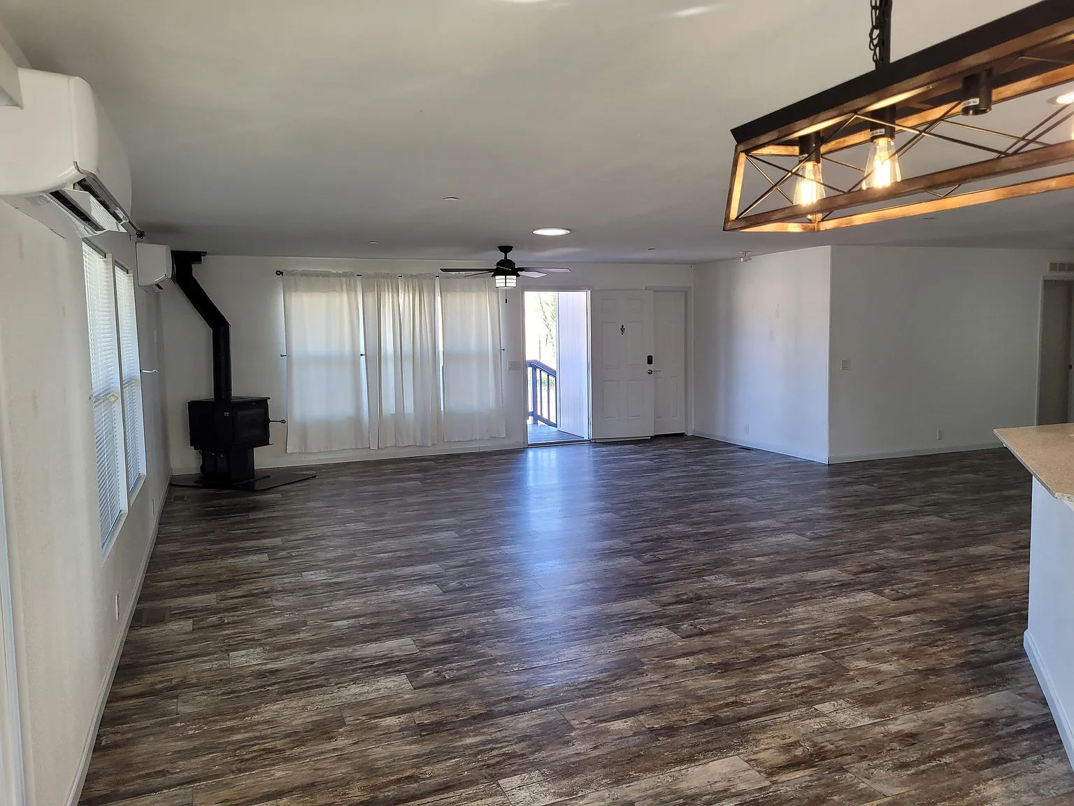 4 bed, 2.5 bath, 2005 sqft, $3,550 — Photo 3