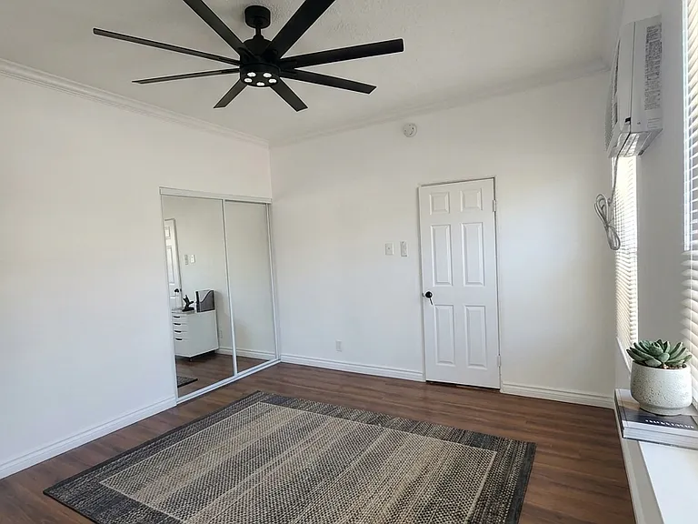 1152 N Kingsley Dr #202 — Photo 8