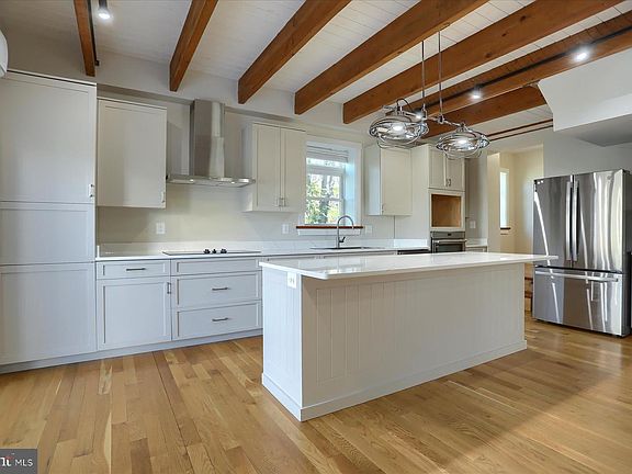 3rd image of 2507 Island View Rd