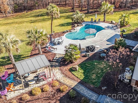 2nd image of 5012 Mount Gallant Rd