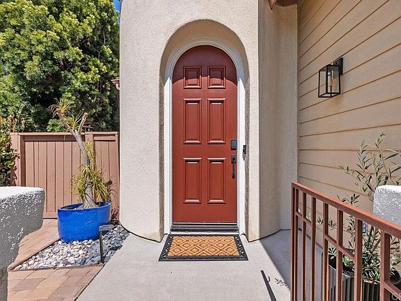 3rd image of 1034 Alexandra Ln