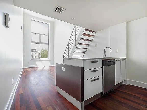 3rd image of 13 Meserole St #2E