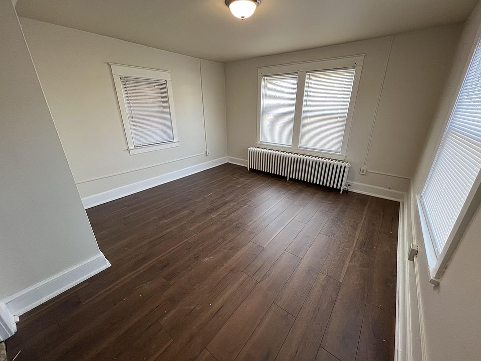 1st image of 424-426 N Locust St #11481864
