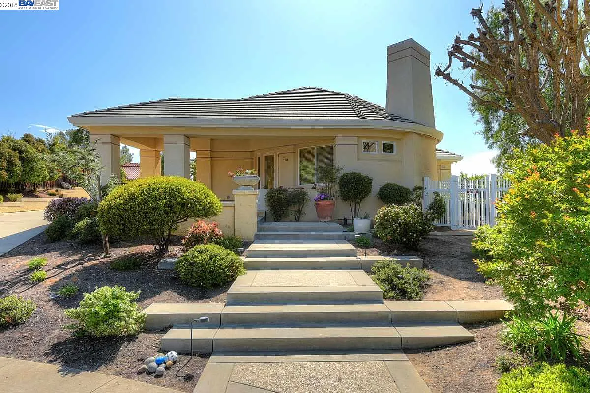 2314 Victoria Ct photo 1