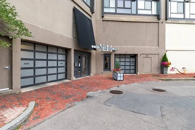 2 bed, 1.5 bath, 647 sqft, $3,950 — Photo 1