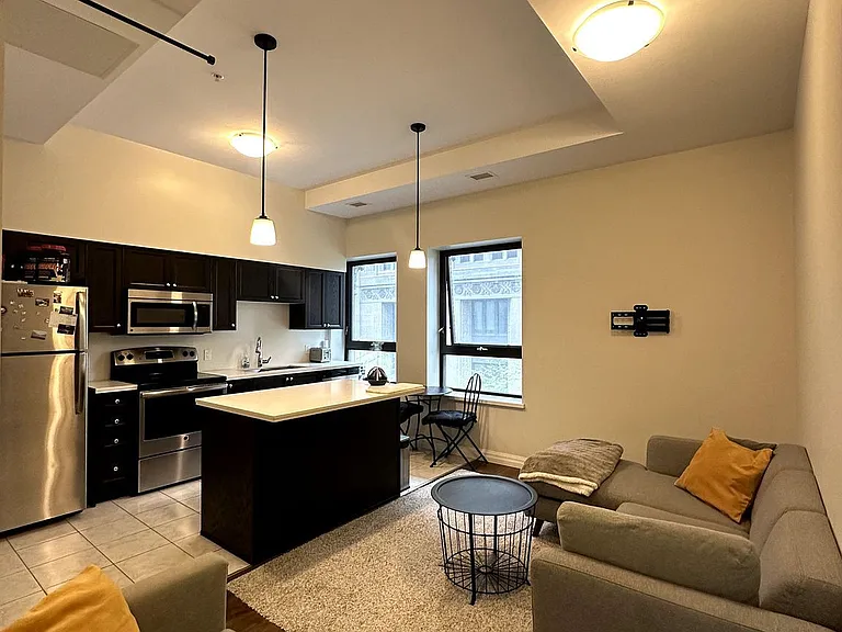 112 King St E #306 — Photo 2