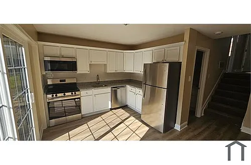 302 Hendrickson Ln Photo 1