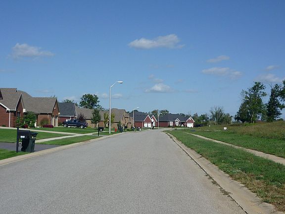 4th image of 1085 Scenic Gdn