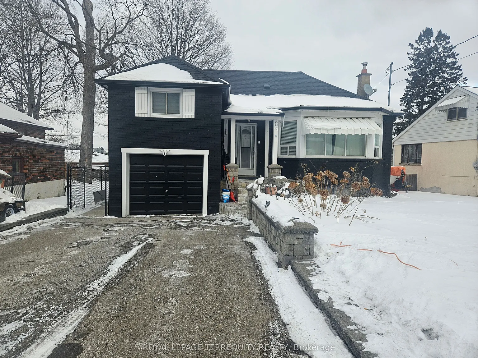 64 Pelmo Cres photo 1