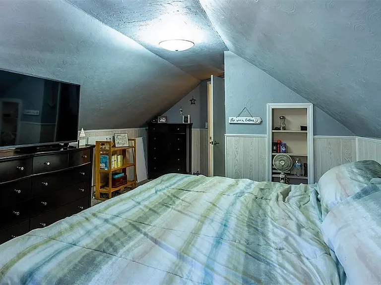 981 Glenna Dr — Photo 16