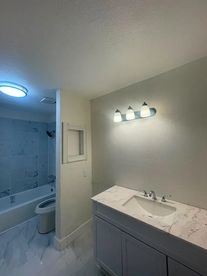 1 bed, 1.0 bath, 784 sqft, $999 — Photo 4
