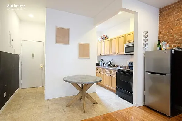 Rented by Sotheby's International Realty | media 14
