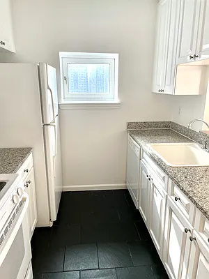 Rented by Addison Property Group | media 16